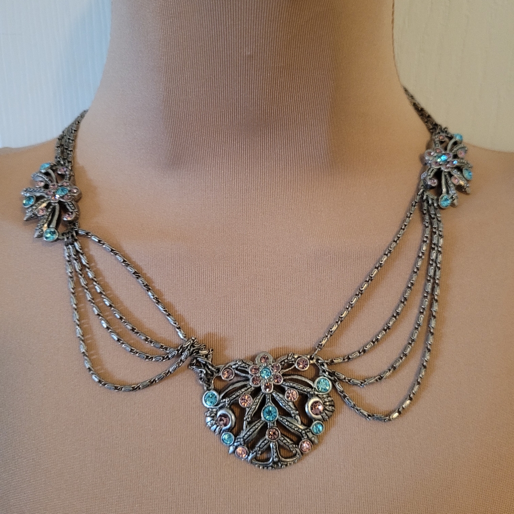 Sweet Romance Gail Bilto Necklace 110$